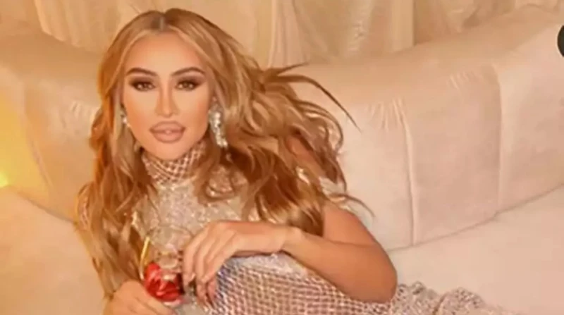 على درب رانيا يوسف.. مايا دياب نسيت البطانة (صور) على درب الأزمة التي أثارتها الفنانة رانيا يوسف، بسبب ارتدائها فستان جريء في مهرجان القاهرة