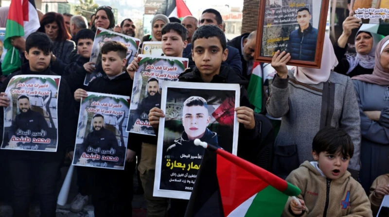 أبرز 10 أسرى فلسطينيين مقرر إطلاق سراحهم في اتفاق غزة تبدأ اليوم عملية تنفيذ صفقة تبادل الأسرى بين حماس وإسرائيل والتي تضم عددا من الأسماء المهمة من