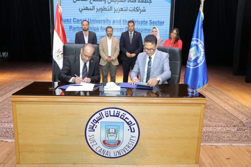 كتبت أمل عبد الرحيم أكد الدكتور ناصر مندور، رئيس جامعة قناة السويس، على الدور الريادي الذي يقوم به المركز الجامعي للتطوير المهني في تعزيز فرص العمل والتأهيل الوظيفي للطلاب والخريجي