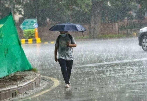 حالة طقس الساعات المقبلة.. الأرصاد توجه نصائح مهمة للمواطنينحذرت هيئة الأرصاد الجوية، من حالة طقس الساعات المقبلة، بسبب زيادة فرص سقوط الأمطار وقدوم