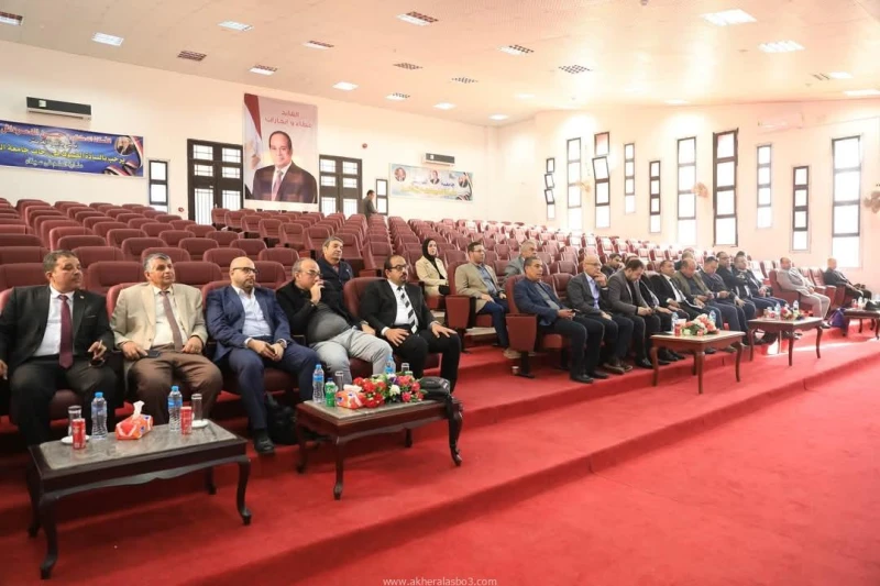 وزير التعليم العالي يرأس اجتماع المجلس الأعلى للمستشفيات الجامعية بالعريش كتب - محمود الهندي عقد المجلس الأعلى للمستشفيات الجامعية اجتماعا طارئا