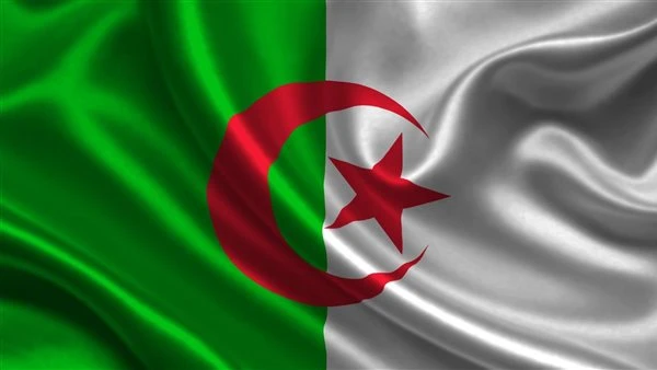 الجزائر توقع مذكرة تفاهم في مجال الدفاع مع الولايات المتحدة أعلنت وزارة الدفاع الجزائرية توقيع مذكرة تفاهم في مجال الدفاع مع الولايات المتحدة.وبحسب صحيفة النهار الجزائرية؛ فقد استق