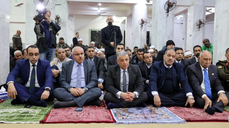 كتبت أمل عبد الرحيم شهد اللواء طيار أ.ح أكرم محمد جلال محافظ الإسماعيلية، مساء اليوم الأحد، الاحتفال الديني الكبير الذي نظمته مديرية أوقاف