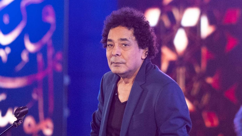 مخرج فيلم 6 أيام يهديه للكينج محمد منير.. ما القصة؟ افاق عربية - أهدى المخرج كريم شعبان فيلمه الأول 6 أيام لعدد من الأشخاص الذين كان لهم دور كبير في مسيرته الفنية، عبر حسابه الرسمي