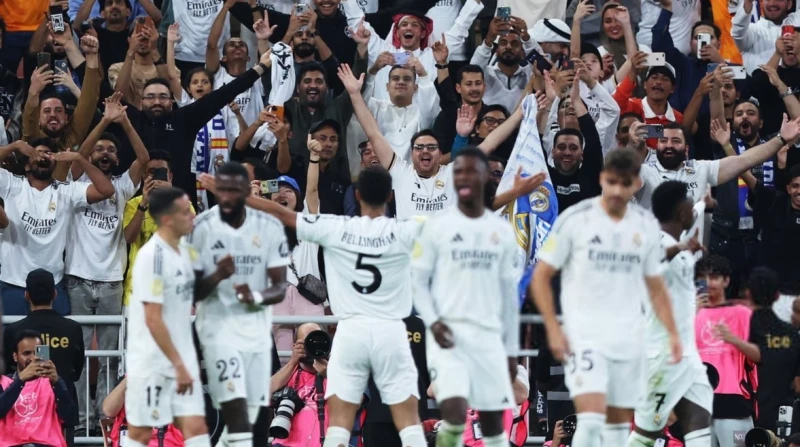 الموعد والقنوات الناقلة لمباراة ريال مدريد وبرشلونة بالسوبر الإسباني تستضيف السعودية، اليوم الأحد، نهائي السوبر الإسباني 2024-2025 بين ريال مدريد