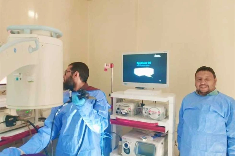 لأول مرة.. نجاح عملية تفتيت حصوات بالتنظير في القنوات الصفراوية بجامعة أسيوط نجح فريق طبي بمستشفي الراجحي بجامعة أسيوط؛ برعاية الدكتور أحمد المنشاوي رئيس الجامعة في إجراء أول عملية