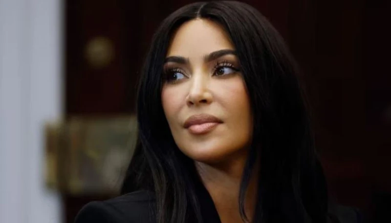 كيم كارداشيان تكشف عن عملية احتيال خطيرة باسمها افاق عربية - وجهت كيم كارداشيان نداء عاجلا لمتابعيها بعد اكتشاف عملية احتيال تستغل اسمها لاستهداف ضحايا حرائق الغابات المدمرة التي ت