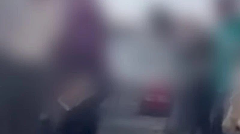 ضرب وسب وقضايا.. مدرسة دولية تشهد أحداث عنف بين الطلاب تجري أجهزة الأمن بالقاهرة تحريات مكثفة لكشف ملابسات مشاجرة بين طالبات داخل مدرسة لغات دولية بمنطقة التجمع.تلقت مديرية أمن الق