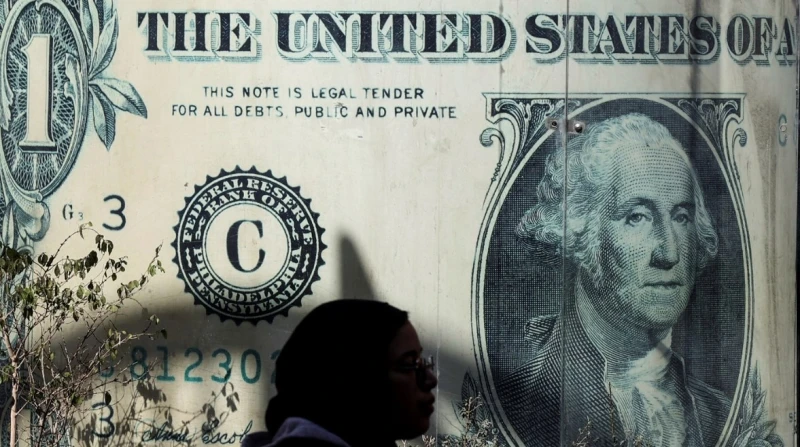 سعر الدولار اليوم الأحد 12 يناير 2025 استهل سعر الدولار مقابل الجنيه المصري تعاملات الأسبوع اليوم الأحد 12 يناير 2025، بتراجع طفيف في غالبية البنوك الحكومية والخاصة.خلال الأسبوع ال