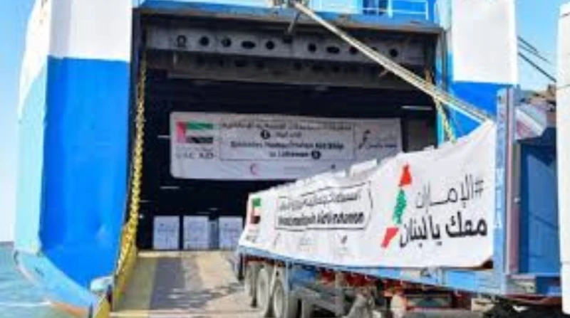 قافلة دعم إماراتية تنقل 3 آلاف طن مساعدات إغاثية إلى لبنان وصلت إلى مرفأ بيروت، البوم الأحد، القافلة الثانية للمساعدات الإماراتية وعلى متنها 3 آلاف طن من المواد الإغاثية، وذلك في إ