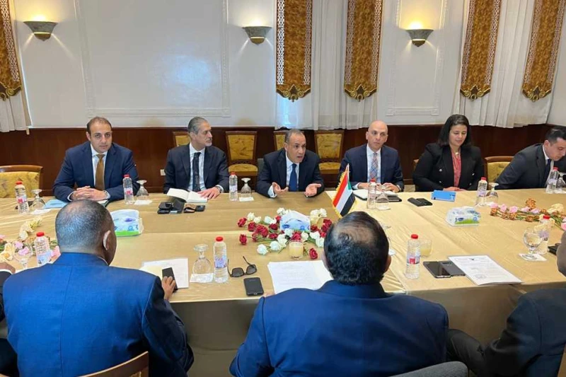 وزير الخارجية يبحث مع نظيره السوداني الأمن المائي وتأمين المصالح المشتركة للشعبين عقدت جلسة مباحثات رسمية بين الدكتور بدر عبدالعاطي وزير الخارجية والهجرة، والدكتورعلي يوسف الشريف و