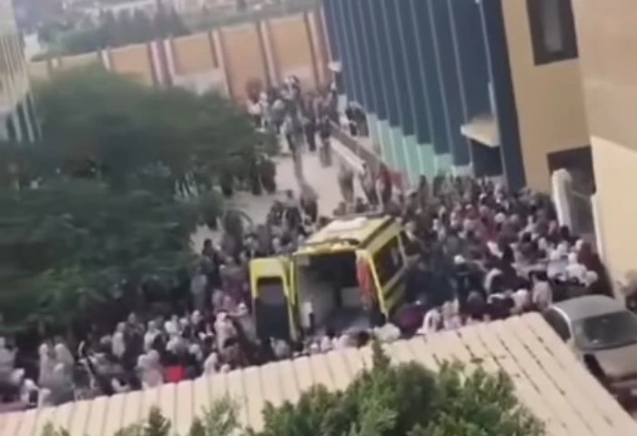 طالبة جامعية تنهى حياتها داخل لجنة الامتحان بسبب الغش شهدت كلية الدراسات الإسلامية والعربية للبنات بجامعة الأزهر فرع الزقازيق حالة من الرعب والفزع