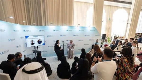 الإمارات تؤكد التزامها بمضاعفة جهود إنتاج الطاقة النظيفة والمتجددة أكدت دولة الإمارات، التزامها بمضاعفة الجهود في مجال إنتاج الطاقة النظيفة