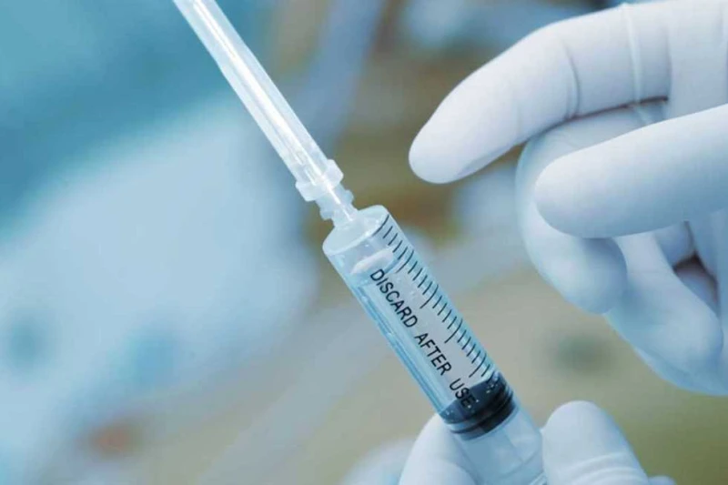 سابت وراها 3 أطفال.. تفاصيل وفاة سيدة بحقنة برد في المنوفية توفيت سيدة في المنوفية بعد تناولها مضادا حيويا وصفه لها صيدلي دون إجراء أي فحص طبي،