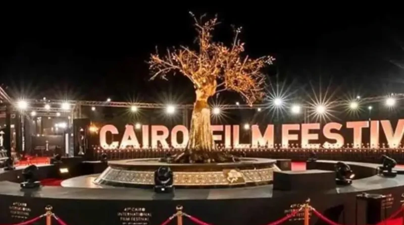 مهرجان القاهرة السينمائي يعلن موعد الدورة 46.. ماذا قال حسين فهمي؟ على الرغم من مرور أسابيع قليلة على انتهاء الدورة ال45 من مهرجان القاهرة السينمائي