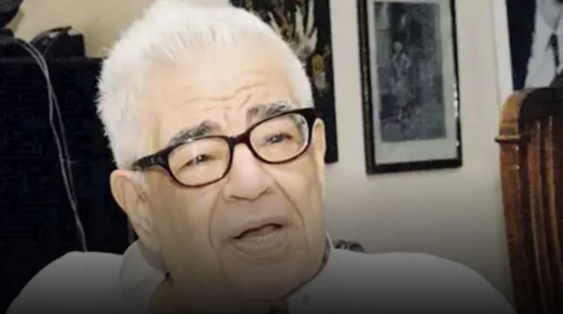 حاصل على جائزة الدولة في الآداب.. وفاة الكاتب محمد جبريل توفي الكاتب والروائي الكبير محمد جبريل عن عمر ناهز 87 عاما، بحسب ما أعلنت زوجته الدكتورة زينب العسال. ورحل جبريل، بعد صراع 