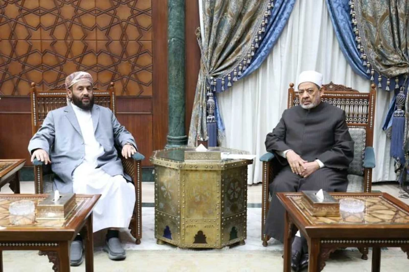 شيخ الأزهر لوزير الأوقاف اليمني: العالم أصبح متبلد الإحساس أمام المأساة الإنسانية في غزة استقبل فضيلة الإمام الأكبر الدكتور أحمد الطيب، شيخ الأزهر،