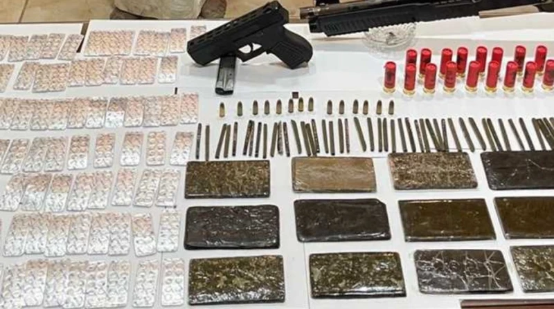 ضبط 110 طرب حشيش بحوزة عاطلين في الغربية تمكنت وحدة مباحث مركز شرطة السنطة، التابعة لمديرية أمن الغربية، من ضبط عنصرين إجراميين بحوزتهما 110 طرب حشيش، قبل ترويجها على عملائهم.تلقت 