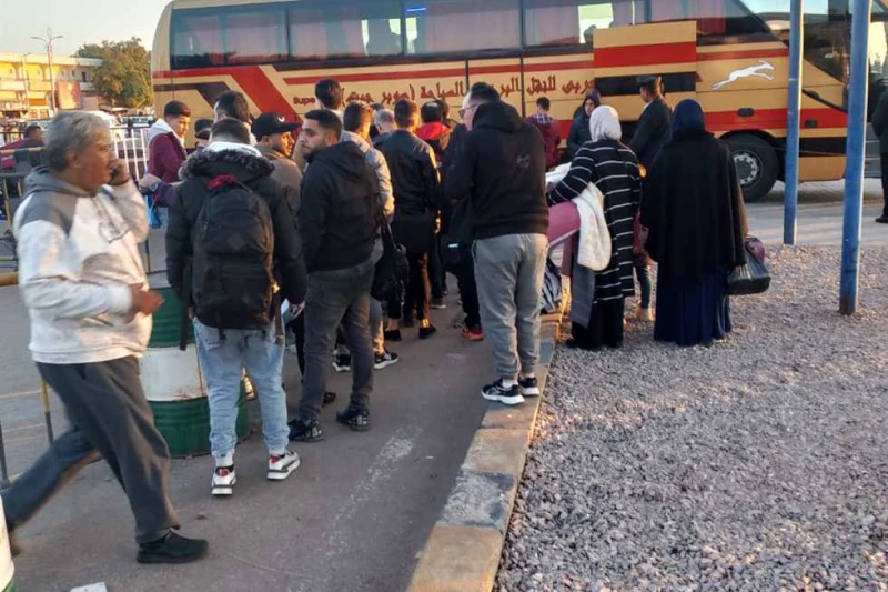 الفوج الخامس من السوريين يغادرون ميناء نويبع باتجاه الأردن شهد ميناء نويبع البحري مغادرة الفوج الخامس من الأشقاء السوريين المتوجهين إلى الأردن عبر العبارة آيلة، حيث بلغ عددهم 124 ش