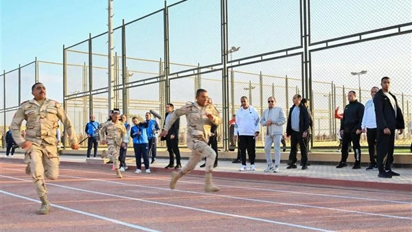 الرئيس السيسي: أشرف مهمة لأي إنسان ينفذها أن يحمي وطنه وبلده أكد الرئيس عبد الفتاح السيسي، أن أشرف مهمة لأي إنسان ينفذها أن يحمي وطني وبلده وعرضه، مضيفا: دي المهم اللى إحنا مكلفين