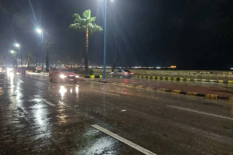 متأخرة عن موعدها.. أمطار الغطاس تضرب الإسكندرية (صور) تعرضت أحياء مناطق متفرقة من الإسكندرية والساحل الشمالى، مساء اليوم الثلاثاء، لهطول أمطار خفيفة إلى متوسطة ورياح غربية وانخفاض 