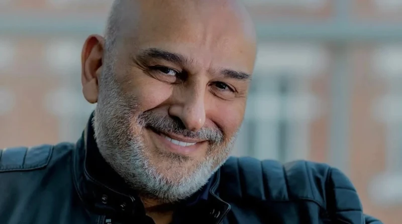 اشتقنا يا شام.. جمال سليمان يعود إلى دمشق بعد غياب 13 عاما عاد الفنان السوري جمال سليمان، اليوم الإثنين، إلى مسقط رأسه دمشق، بعد غياب 13 عاما، إثر انضمامه إلى صفوف المعارضة لحكم بش