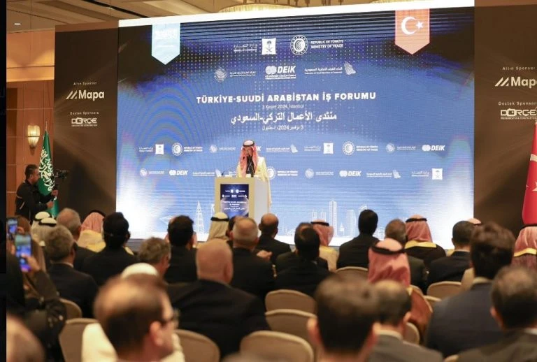 ملتقى الأعمال السعودي- التركي بإسطنبول يشهد توقيع 10 اتفاقيات في مجالات متنوعةآخر تحديث الإثنين 04 نوفمبر 2024 انطلقت في إسطنبول أمس فعاليات ملتقى الأعمال السعودي- التركي، الذي ينظ