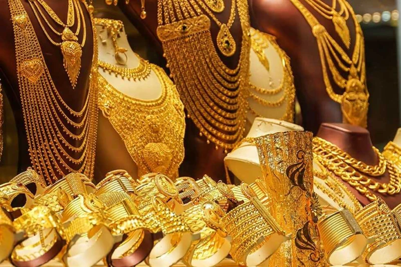 عيار 21 الآن يسجل هذا الرقم.. سعر الذهب اليوم السبت بعد الانخفاض في الصاغة سعر الذهب اليوم.. حافظت أسعار الذهب اليوم السبت 18 يناير 2025 على آخر تراجع سجله المعدن الأصفر داخل محلات