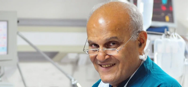السير مجدي يعقوب يعلن عن ابتكار جديد لصمام القلب يدوم مدي الحياةفي خطوة طبية ثورية أعلن السير مجدي يعقوب، جراح القلب المصري العالمي، عن تطوير صمامات
