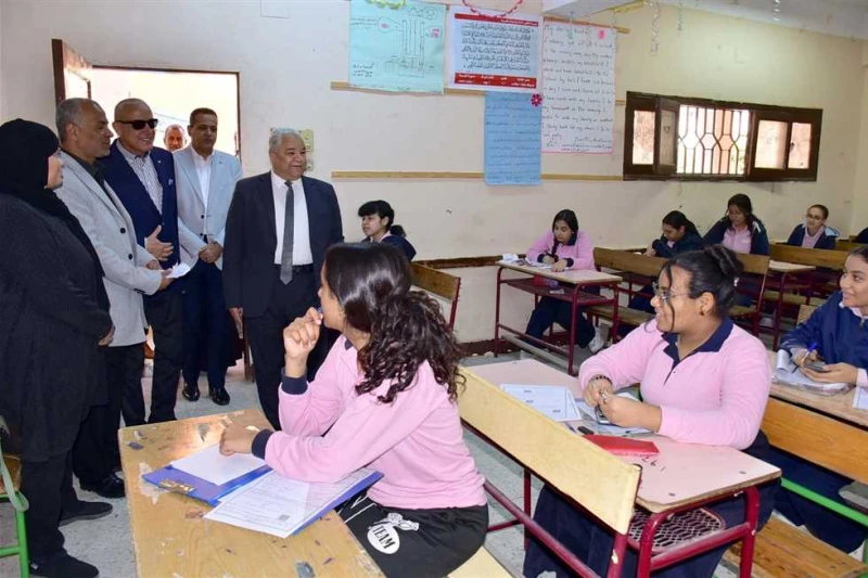 محافظ الأقصر يتفقد لجان امتحانات الشهادة الإعدادية تفقد المهندس عبدالمطلب عمارة، محافظ الأقصر، الاثنين، عددا من لجان امتحانات الشهادة الإعدادية