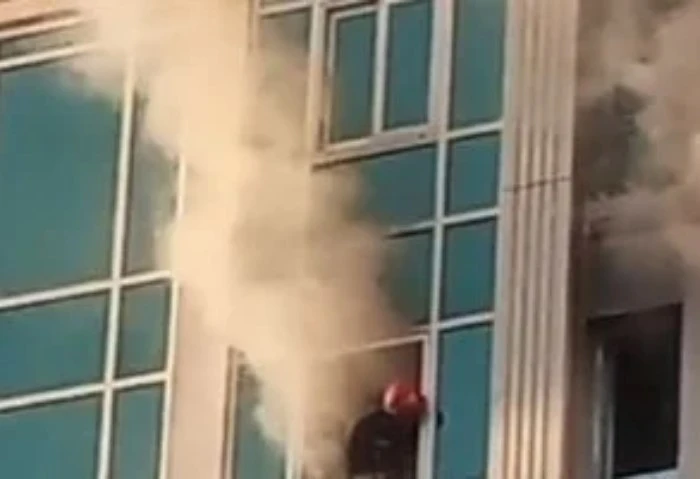 بسبب الألعاب النارية، حريق في مول بسموحة بالإسكندرية شهدت منطقة سموحة بمحافظة الإسكندرية حادثة مؤسفة خلال احتفالات رأس السنة الجديدة، حيث اندلع حريق