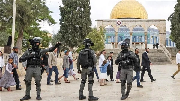 مستوطنون يقتحمون المسجد الأقصى اقتحم مستوطنون، اليوم الأربعاء، باحات المسجد الأقصى المبارك - الحرم القدسي الشريف، وذلك من جهة باب المغاربة، بحراسة