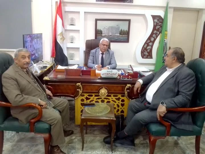 كتبت أمل عبد الرحيم استقبل الاستاذ ايمن موسي وكيل وزارة التربية والتعليم بالاسماعيليه ، صباح اليوم السبت ، بمقر مكتبة ، الاستاذ محسن عبد العزيز رئيس