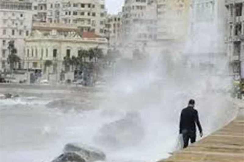 باق 24 ساعة.. الإسكندرية ترفع حالة الطوارئ القصوى لأمطار نوة الفيضة الكبرى بدأ العد التنازلي لاستقبال أصعب نوات الاسكندرية في الشتاء لعام 2025، وهي نوة الفيضة الكبرى، حيث يتبقى 24 