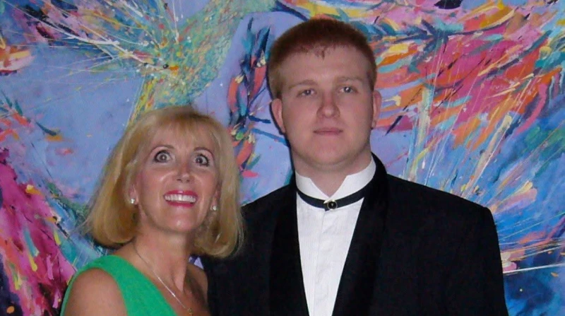 اتركيني يا أمي.. تفاصيل مأساوية في وفاة ممثل بسبب حرائق كاليفورنيا تواصل حرائق كاليفورنيا في حصد الأرواح وتدمير الكثير من المدن الأمريكية منذ