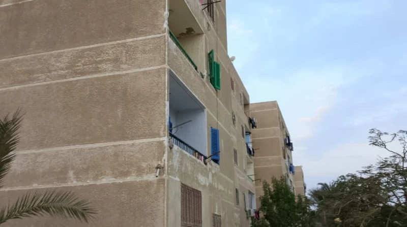 سحجات واحمرار بالفم.. تطورات جديدة في جريمة قتل الوالدين ب 15 مايو كشفت التحقيقات تطورا جديدا في حادثة قتل شاب والديه داخل شقتهما نتيجة نوبة هياج