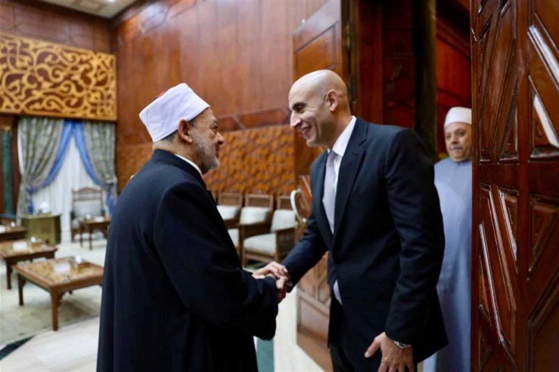 شيخ الأزهر ووزير التعليم يناقشان تعزيز تدريس اللغة العربية والتربية الدينية في المناهج الدراسية استقبل فضيلة الإمام الأكبر د. أحمد الطيب، شيخ الأزهر، اليوم الخميس بمشيخة الأزهر، مح