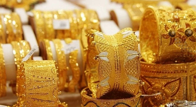لحظة بلحظة.. سعر الذهب الآن في أسواق الصاغة ومفاجأة ب عيار 21كشفت شعبة الذهب في الغرفة التجارية، عن تراجع سعر الذهب محليا خلال تداولات اليوم السبت 11 يناير 2025، بنحو 5 جنيهات عقب