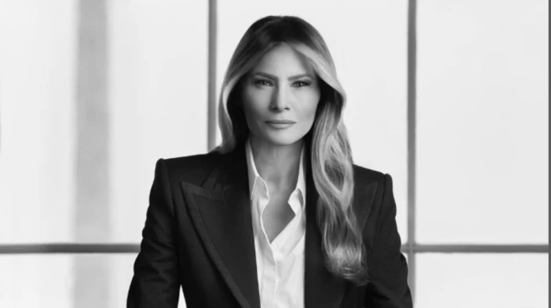 مسيطرة.. ميلانيا ترامب تظهر روح سيدة الأعمال في صور ولايتها الثانية كشفت ميلانيا ترامب، زوجة الرئيس الأمريكي، دونالد ترامب، صورتها الرسمية كسيدة أولى