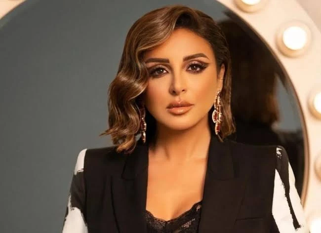 أنغام تطلق قذائفها: شيرين كانت شقيقتي وانفصال والدي ترك جرحا بداخليأطلقت الفنان أنغام عددا من التصريحات النارية خلال لقاء مع الإعلامية لميس الحديدي،