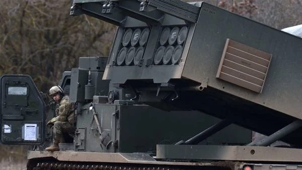 الدفاع الأمريكية: 50 دولة ترسل مساعدات عسكرية إلى أوكرانيا أكد وزير الدفاع الأمريكي لويد أوستن، أن 50 دولة ترسل مساعدات عسكرية إلى أوكرانيا.بحسب القاهرة الإخبارية، شدد أوستن، على أ