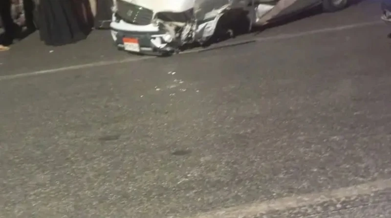 إصابة 3 أشخاص في حادث سير أثناء زفاف عروسين بأسيوط تسببت السرعة الزائدة في إصابة 3 أشخاص مساء اليوم الجمعة إثر تصادم بين سيارة ملاكي مشاركة في موكب زفة عرس وميكروباص بطريق أسيوط -