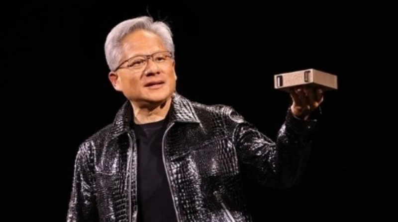 السعر مفاجأة.. إطلاق أصغر كمبيوتر فائق الذكاء الاصطناعي أعلنت شركة إنفيديا إطلاق حاسوب مكتبي فائق الذكاء الاصطناعي، يحمل اسم ، في خطوة تستهدف تمكين الباحثين والهواة من استخدام تقني