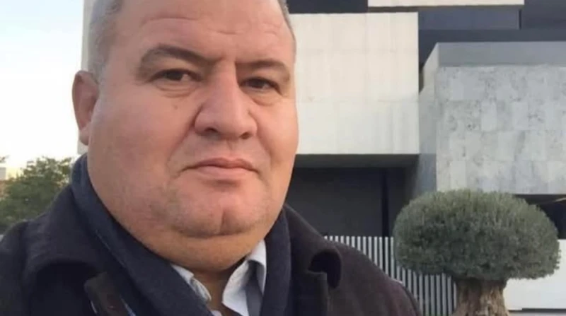 سيارة نقل تنهي حياة مدرس في أسيوط توفي معلم في العقد الخامس من عمره، إثر حادث تصادم بين سيارة ملاكي وأخرى نقل على طريق ترعة نجع حمادي الغربية بالقرب من قرية النخيلة، دائرة مركز أبو