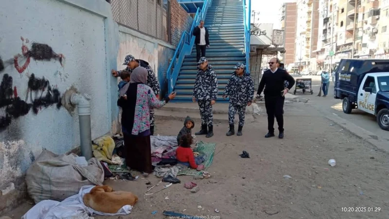 كتبت أمل عبد الرحيم تنفيذا لتوجيهات اللواء طيار أ.ح أكرم محمد جلال محافظ الإسماعيلية، برفع كافة الإشغالات والتعديات، التي من شأنها إعاقة حركة المرور والمارة على الأرصفة، والقضاء عل