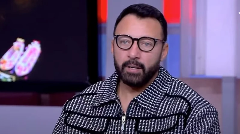 أحمد فهمي يكشف انتماءه لنادي ليفربول وموقفه من تصرفات فهمي الممثل كشف الفنان أحمد فهمي شغفه الكبير بكرة القدم، مشيرا إلى أنها تستحوذ على أوقات فراغه، كما تحدث عن علاقته بالسوشيال م