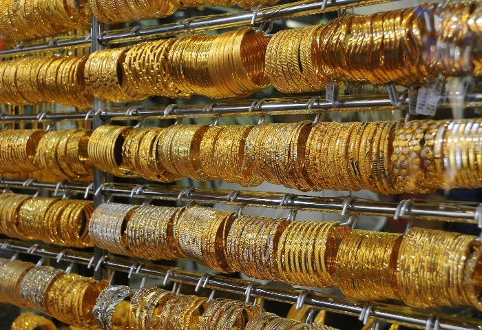 عيار 18 وصل كام، مفاجأة جديدة في أسعار الذهب اليوم الجمعة 10يناير استقرت أسعار الذهب، في الساعات الأولى من صباح اليوم الجمعة، ويرصد موقع افاق عربية