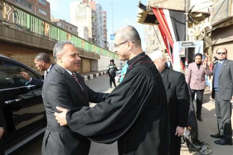محافظ الشرقية يزور الكنيستين الكاثوليكية والإنجيلية بالزقازيق للتهنئة بعيد الميلاد أجرى المهندس حازم الأشموني، محافظ الشرقية، اليوم، زيارة لمقر