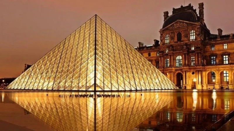 تشبع بالسياح.. متحف اللوفر يستغيث من كثرة الزوار محنة جسدية هكذا وصفت رئيسة متحف اللوفر زيارة السياح والحشود للمتحف الأكثر زيارة في العالم، في مذكرة سرية مسربة إلى وسائل الإعلام.مذ