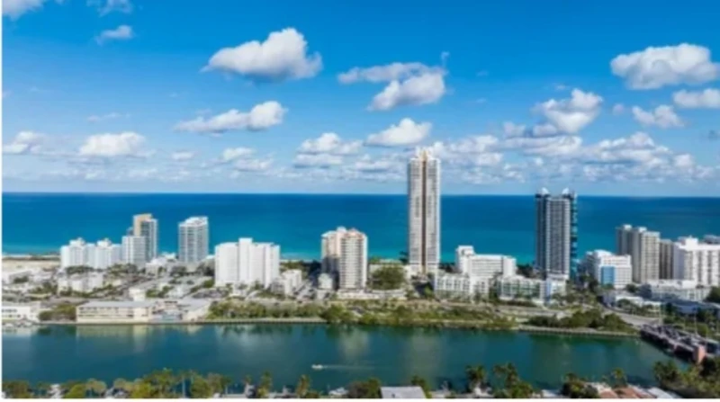 هبوط أرضي يهدد ناطحات السحاب في ميامي.. دراسة تحذر من مخاطر جديدة كشفت دراسة حديثة عن هبوط بعض المباني الشاهقة في منطقة ميامي بمقدار يتراوح بين 2 و8